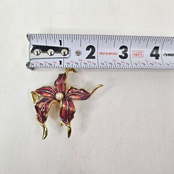 Gold Tone Lily Purple Enamel Brooch Faux Pearl Flower Unmarked Pin - Picture 7 of 7